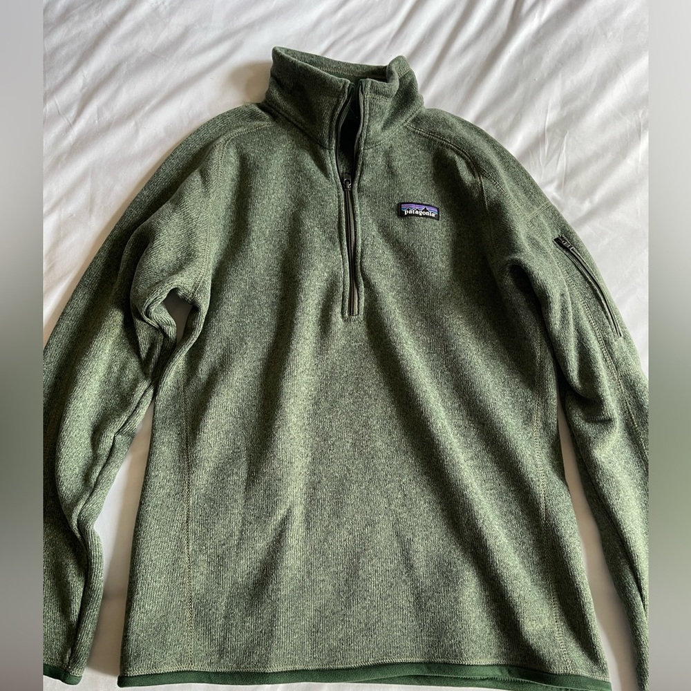 Patagonia quarter zip size medium